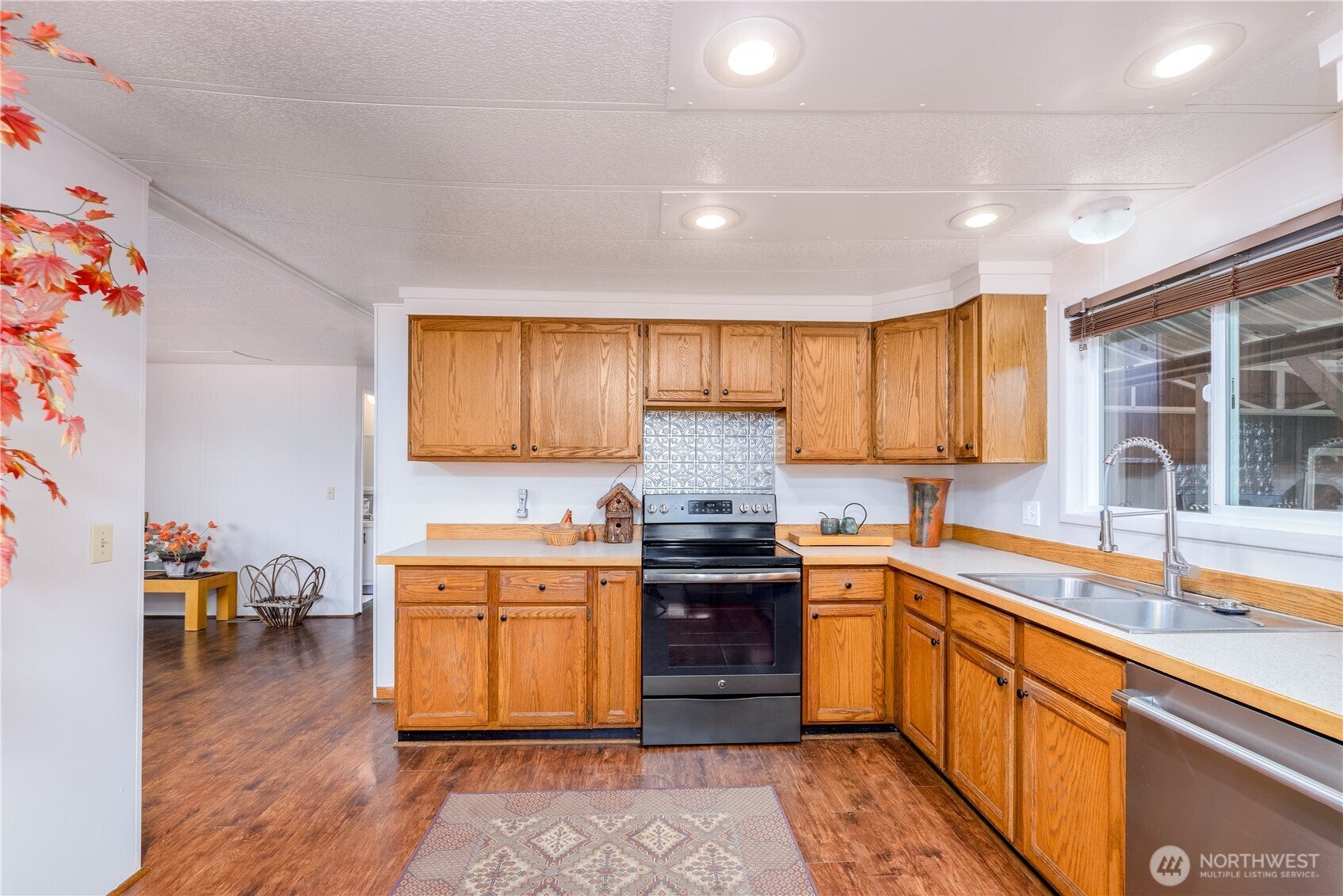 2016 Queen Anne Place