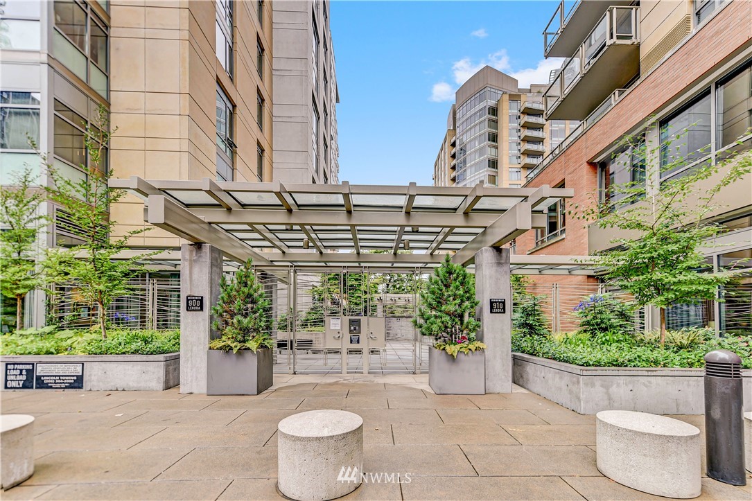 910 Lenora Street S1210