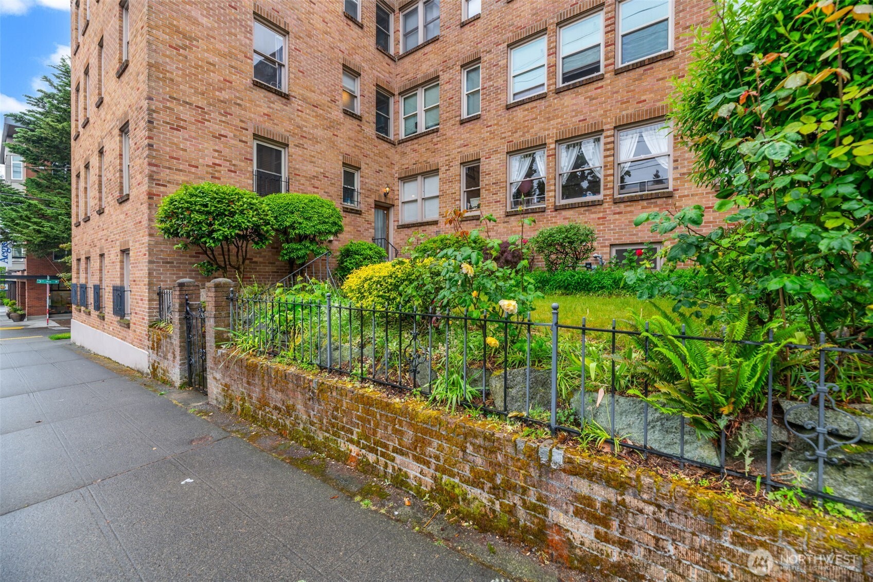 1427 3rd Avenue W 8