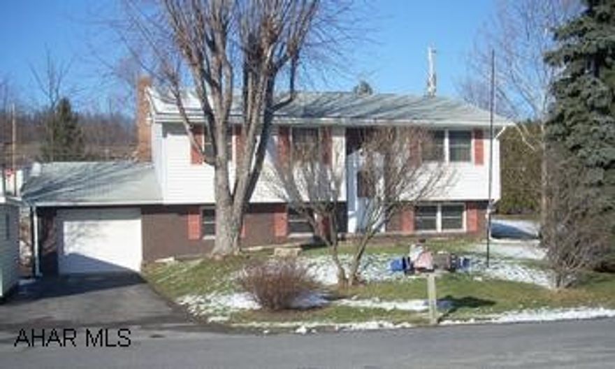 Vinyl sided bi-level with 4 bedrooms, 2 baths, central air, security system, woodburner, adjoining 100x100 lot, all appliances, & more. Vinyl sided bi-level with 4 bedrooms, 2 baths, central air, security system, woodburner, adjoining 100x100 lot, all appliances, & more.