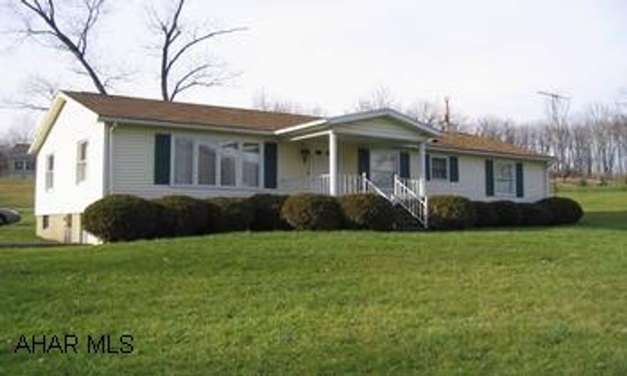 ONE STORY COUNTRY LIVING INCLUDES 3 BEDROOMS, 1.5 BATHS. ON LARGE LEVEL LOT. ONE STORY COUNTRY LIVING INCLUDES 3 BEDROOMS, 1.5 ABTHS. ON LARGE LEVEL LOT.