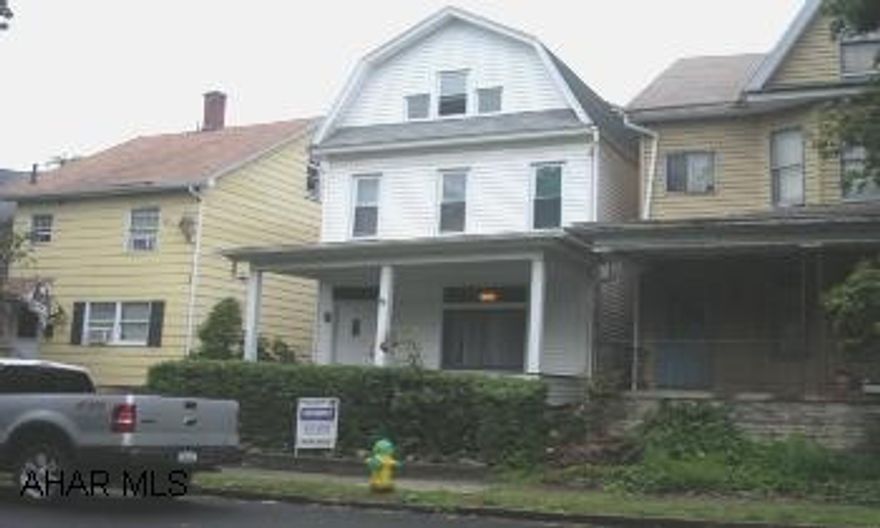 3-5 BEDROOMS-SOME NEW WINDOWS-FENCED IN YARD. CONTACT KATHY SEYMORE, ASSOC. BROKER 942-4660/312-2528.