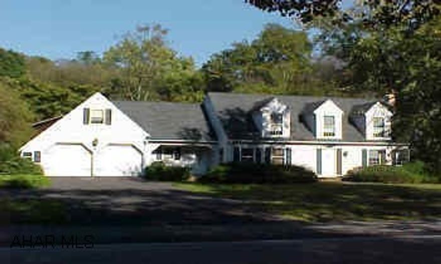 Beautiful Colonial 1 1/2 story. Great Location, Good curb appeal. Large Rooms, Hardwood floors, Must see to appreciate. Security system, Flagstone Patio, 1st Floor bath, Beautiful fireplace in LR. Paneled Den newly painted plastered walls. Beautiful Colonial 1 1/2 story. Great Location, Good curb appeal. Large Rooms, Hardwood floors, Must see to appreciate. Security system, Flagstone Patio, 1st Floor bath, Beautiful fireplace in LR. Paneled Den newly painted plastered walls.