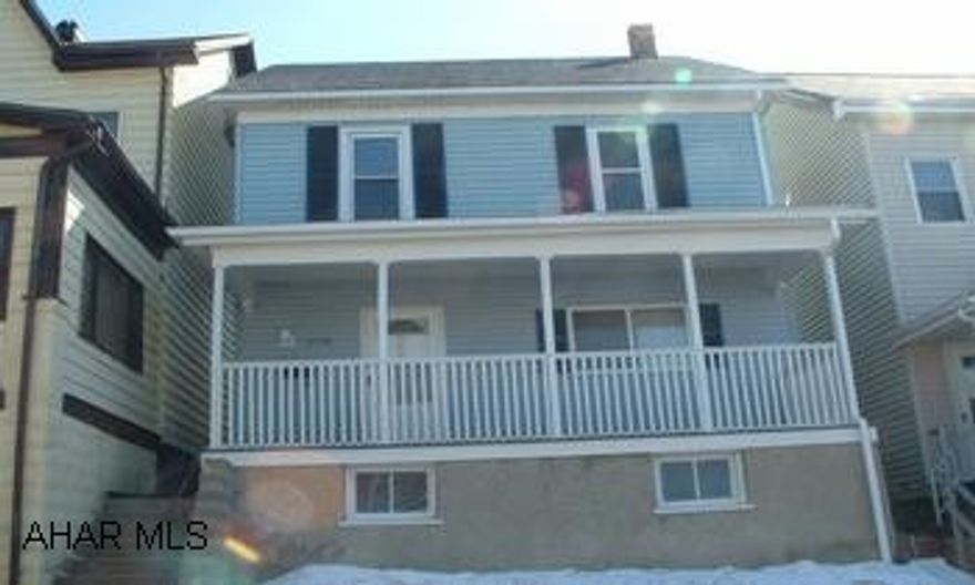 Completely Remodeled!! Pergo Floors and New Roof!