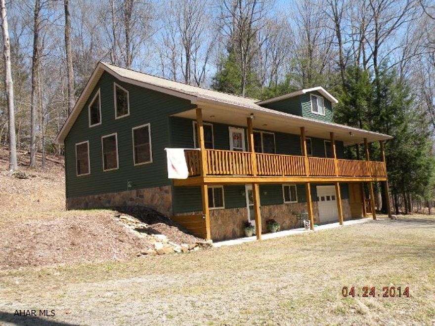 Glendale Yearound- 3 BR, 2 bath, master suite in loft, fully furnished, central air, ceramic tile, Integral garage.  Minutes from Prince Gallitzin State Park & State game lands