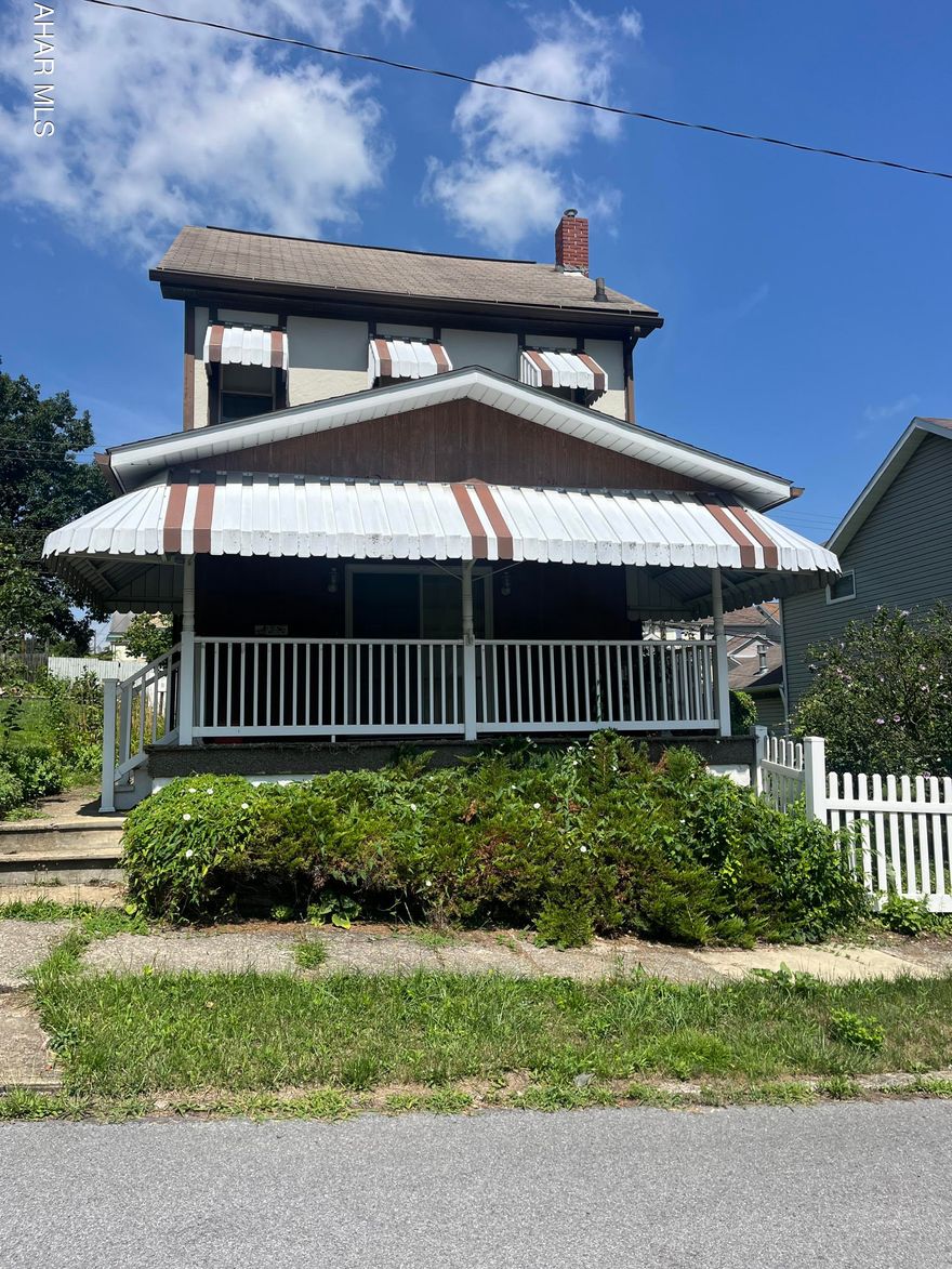3BR 1 BA, finished 3rd floor on double city lot with 2 car garage, 2 car off street parking, and back patio on dead end street.