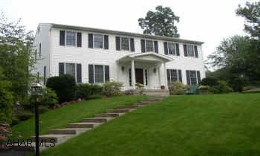 4 BEDROOM, 2.5 BATH 2 STORY IN HOLIDAY MANOR. PRIVATE CUL-DE-SAC IN HOLIDAY MANOR.  BEAUTIFUL AND SECLUDED .4 ACRE LOT.  4 BEDROOM, 2.5 BATH 2 STORY.  STONE FP, 1ST FLR LAUNDRY, ENCLOSED SUNROOM, CHERRY KITCHEN, CERAMIC TILE AND HARDWOOD FLOORING.  GHW/CA.  HOME WARRANTY.