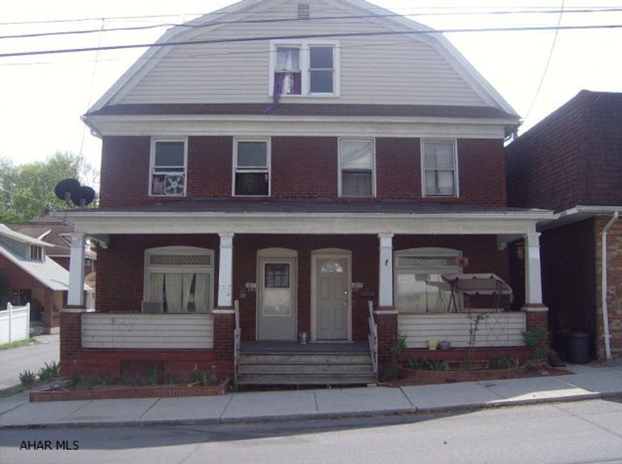 $1000/mo total rent.  Tenants pay all utilities.