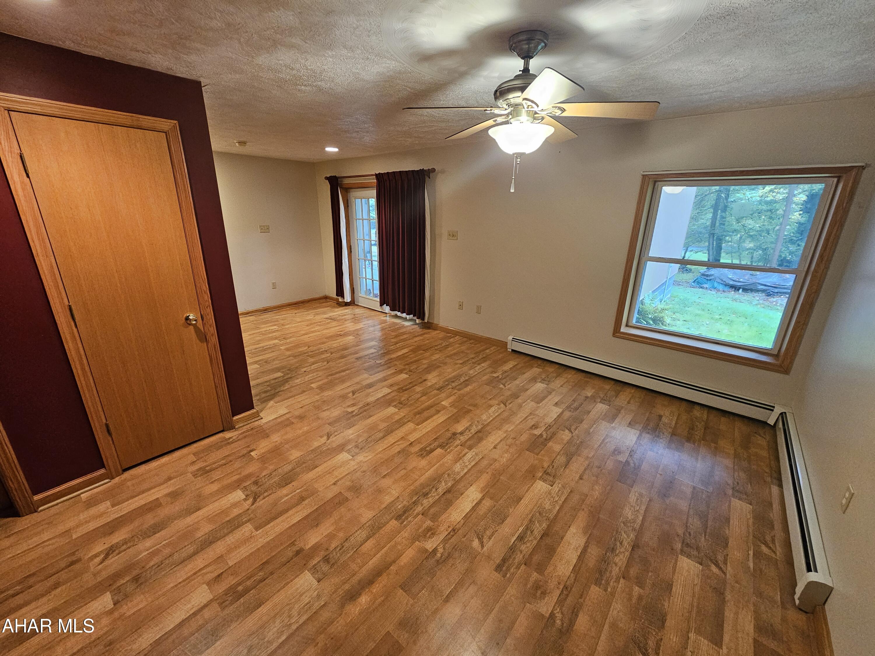 Glendale Yearound - Residential