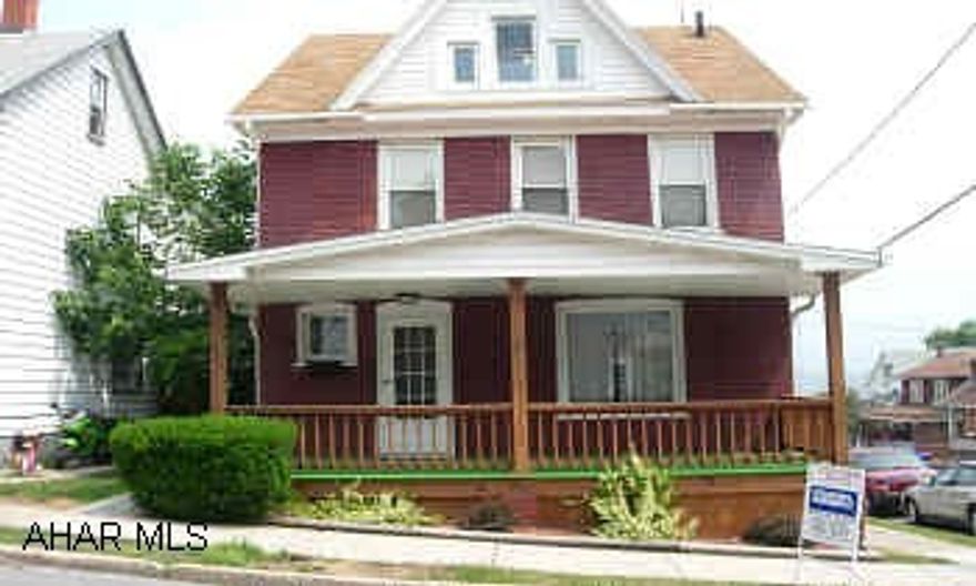 4 BR BRICK HOME. GOOD MECHANICS THROUGHOUT. CORNER LOT, THERMOPANE WINDOWS. APPLIANCES STAY. CENTRAL AIR THROUGHOUT. HOME WARRANTY INCLUDED.  CALL CRYSTAL 931-2470.