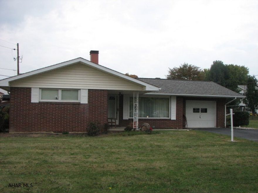 Super 1 level living. Beautiful HW floors, 3 bedrooms, large eat-in kitchen w/breakfast bar and dining area. Large level lot. This property features public water&sewer and a well...for lawn maintenance & car washing. Newer roof, good mechanics. Nice screened patio for quiet evenings.