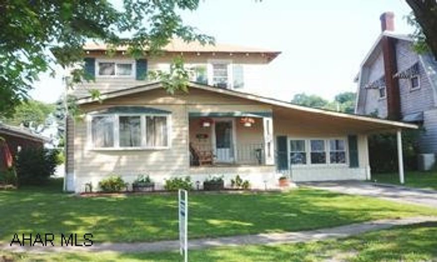 IMMACULATE, REMODELED INTERIOR. NEW TRANE GFA FURNACE W/ CA, HW TANK, WINDOWS, ROOF, DW, GARB. DISP. SEWER LINE REPLACED IN 2001. SUNKEN FR W/ FP. BRKFST BAR & DR. ONE CAR GARAGE W/ NEW DOOR. PATIO, FENCED BACK YARD. PV ELEM. SCHOOL. IMMACULATE, REMODELED INTERIOR. NEW TRANE GFA FURNACE W/ CA, HW TANK, WINDOWS, ROOF, DW, GARB. DISP. SEWER LINE REPLACED IN 2001. SUNKEN FR W/ FP. BRKFST BAR & DR. ONE CAR GARAGE W/ NEW DOOR. PATIO, FENCED BACK YARD. PV ELEM. SCHOOL.