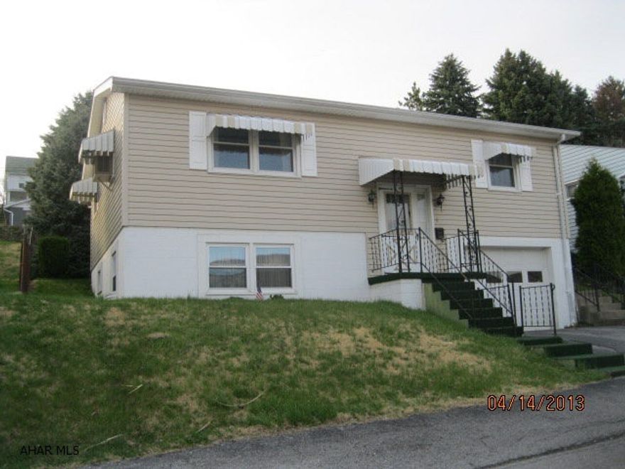 Two bedroom bi-level. Finished basement with 1/2 bath. Private rear lot.