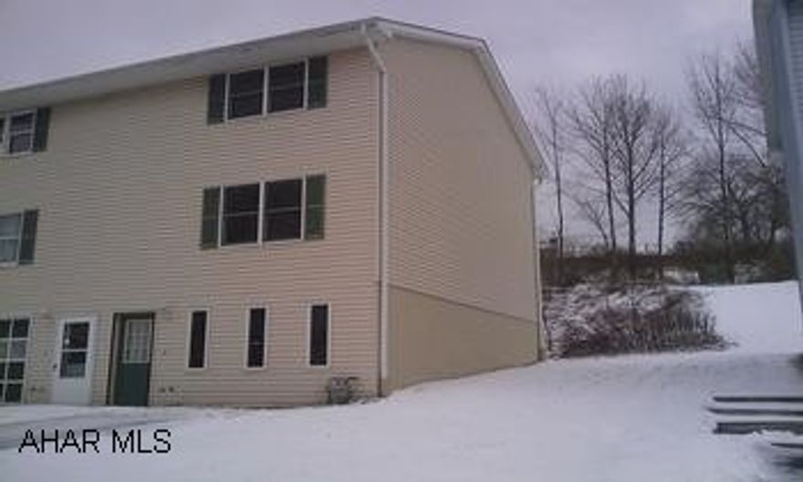 UPDATED TOWNHOUSE WITH TRAVERTINE LAMINIATE FLOORS, NEW CARPETING, STAINLESS APPLIANCES INCLUDED,  FRESH PAINT TOP TO BOTTOM. UPDATED FIXTURES IN BATHROOMS, FRESH MOVE IN CONDITION. CALL ADAM 814-934-5246 UPDATED TOWNHOUSE WITH TRAVERTINE LAMINATE FLOORS, NEW CARPETING, STAINLESS APPLIANCES INCLUDED, FRESH PAINT TOP TO BOTTOM, UPDATED FIXTURES IN BATHROOMS, FRESH MOVE IN CONDITION. ALSO KNOW AS 201 HOPEWELL DR. CALL ADAM TO SCHEDULE 934-5246