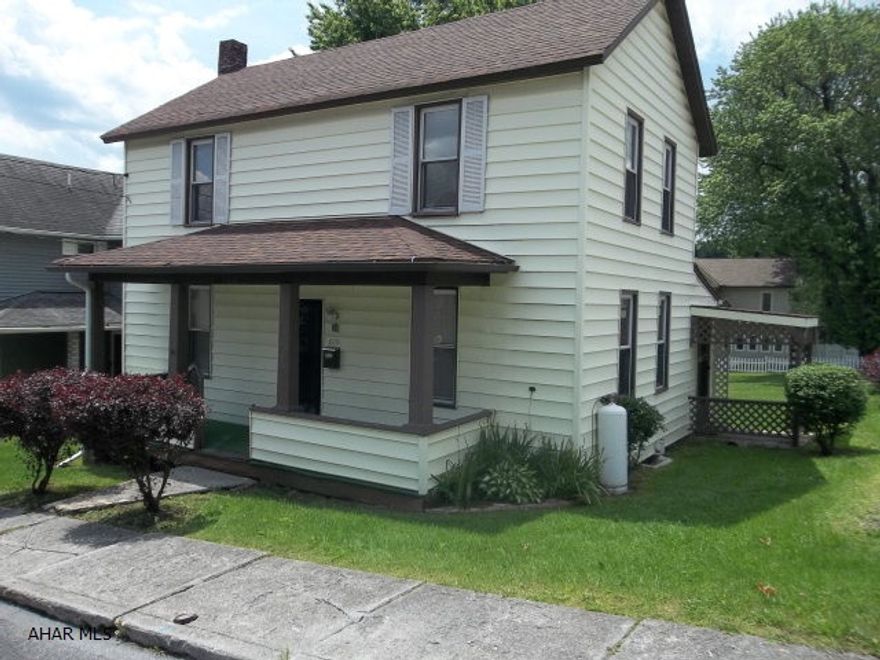 Great starter home, nice corner lot with large lot, priced to sell