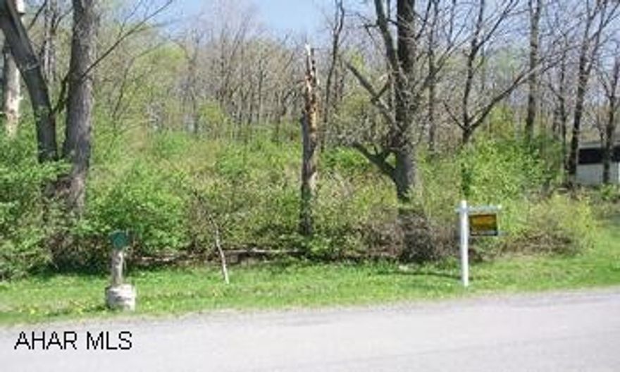 100x120 lot on a dead end street in Allegheny Twp.