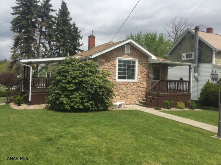 The wait is over! This beautifully remodeled 2, possibly 3, bedroom, corner-lot home in a quiet, conveniently located neighborhood has all the upgrades that make this cozy home the best one for the money! New roof, new windows, new SS appliances, new carpet and paint are all part of what makes this house the beautiful gem that it is! This house will not last long, so schedule an appointment today!