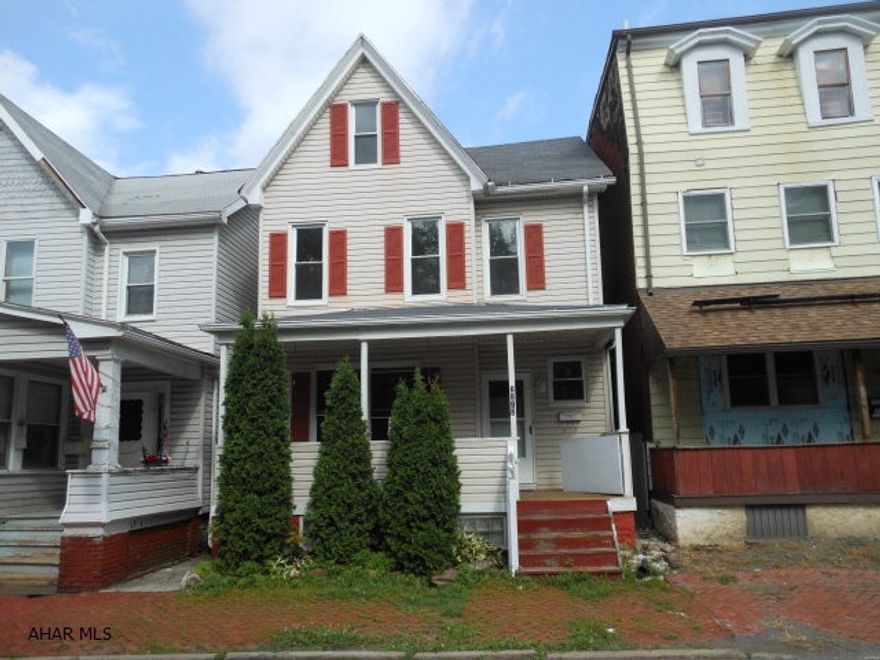 This is a 2.5 story home in Altoona. This home features a living room, dining room and kitchen on the first floor. The second floor has three bedrooms and a full bath. The attic is finished and can be customized to fit your style. This home is one to make your own.See attachment for PAS requirements and WFHM offer submittal information in MLS document section.