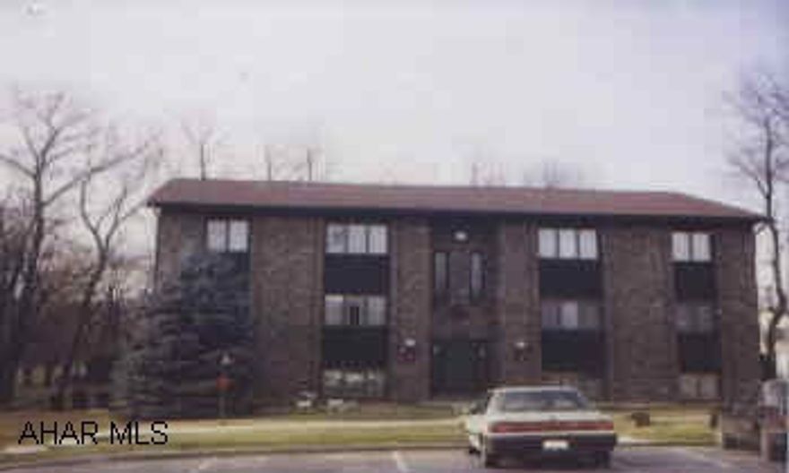 2 Bedroom condo in great condition! $90 monthly fee includes water/sewer, transh, insurance on common elements. All appliances. 2 Bedroom condo in great condition! $100 monthly fee includes water/sewer, transh, insurance on common elements. All appliances.