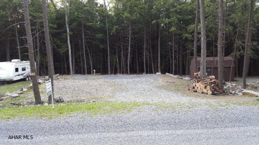 Vacant campsite in Glendale Yearound. Sewer/Water and Electric are present and ready to use. Gated community with community pool, basketball, tennis, hunting, and fishing are at your fingertips.Minutes from Glendale Lake and Rock Run.