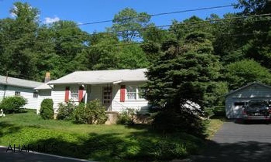 Cute 1 story on Reservoir Road. 2 bedrooms, large lot. 3 parcels: 47x150 Irreg., 75x150 Irreg., and 75x97 Irreg. Cute 1 story on Reservoir Road. 2 bedrooms, large lot. 3 parcels: 47x150 Irreg., 75x150 Irreg., and 75x97 Irreg.