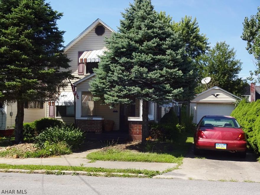 Cozy 3 bedroom, spacious living room & dining room. Fully furnished kitchen, Plenty of garage space with the oversized attached garage and concrete block detached. Well Maintained.