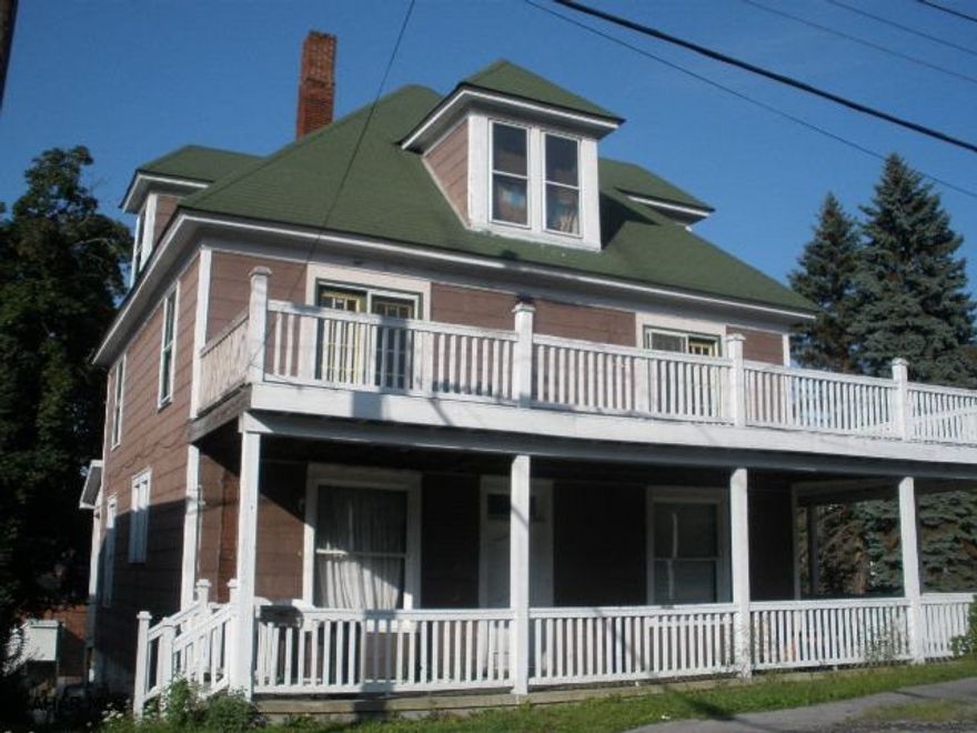 Fannie Mae is offering up to a 3.5% incentive for buyers who purchase and close on a HomePath property by 10/31/2011.  Must request incentive with initial offer, property sale must close on or before 10/31/2011 and buyer must reside in the home as their primary residence - auction, pool and investor sales are excluded.