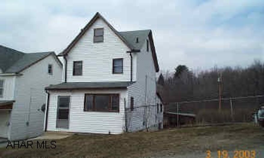 Decent house w/ 50' size lot, needs some work. Decent house w/ 50' side lot, needs some work.