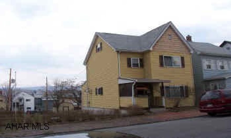 Nice 3-Bedroom Starter,Good Mechanics, All Appliances stay,  Above ground pool included.NO SHOWINGS UNTIL APRIL 28th, 2006 Nice 3-Bedroom Starter,Good Mechanics, All Appliances stay,  Above ground pool included.NO SHOWINGS UNTIL APRIL 28th, 2006