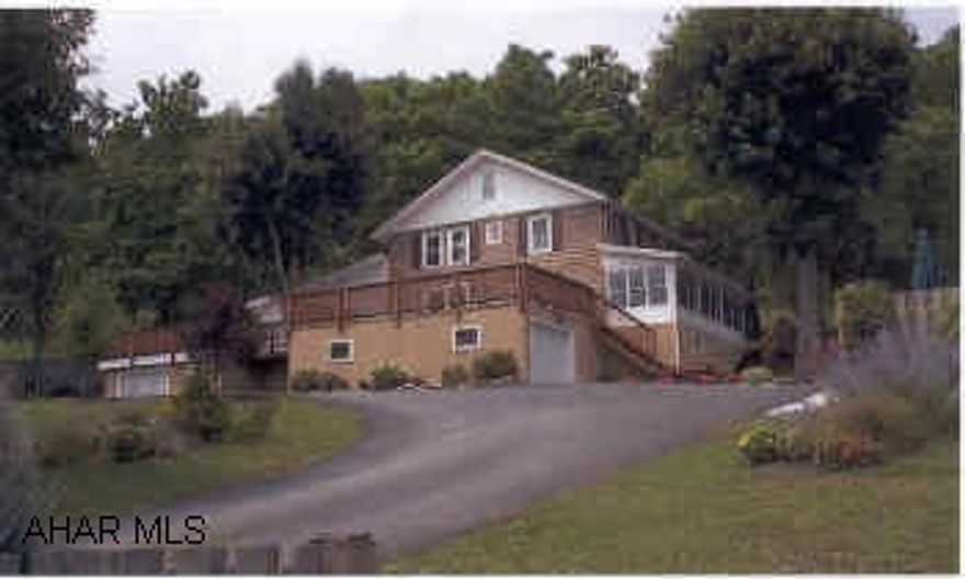 Home Features, Central Air,Master Bedroom Suite on 1st Floor, Large eat in Kitchen. Beautiful View from wrap around Deck. All Cherry Trim on Main Floor. Low Low Taxes. ALL SHOWINGS MUST BE MADE THROUGH LISTING AGENT (MICHELE LARATONDA) 946-9355 Home Features, Central Air,Master Bedroom Suite on 1st Floor, Large eat in Kitchen. Beautiful View from wrap around Deck. All Cherry Trim on Main Floor. Low Low Taxes. ALL SHOWINGS MUST BE MADE THROUGH LISTING AGENT (MICHELE LARATONDA) 946-9355