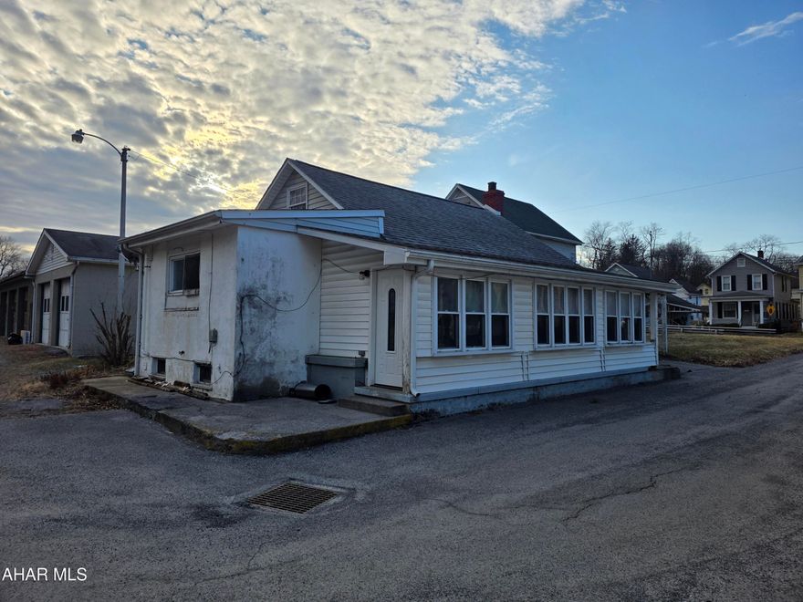 Welcome to your new spring time project with this single story two bedroom, one bath. Has a carport.