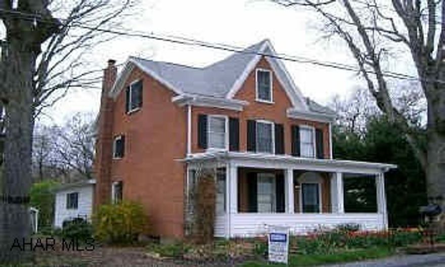 2.5 STORY BRICK HOME, APPROX. 1 ACRE, 2 CAR DETACHED, MAINTENANCE FREE EXTERIOR.  EXCEPTIONALLY WELL BUILT 2.5 STORY BRICK HOME. LARGE ADDITION OFF BACK, NEWER KITCHEN & FAMILY ROOM, NEWER WINDOWS. UPDATED MECHANICS.