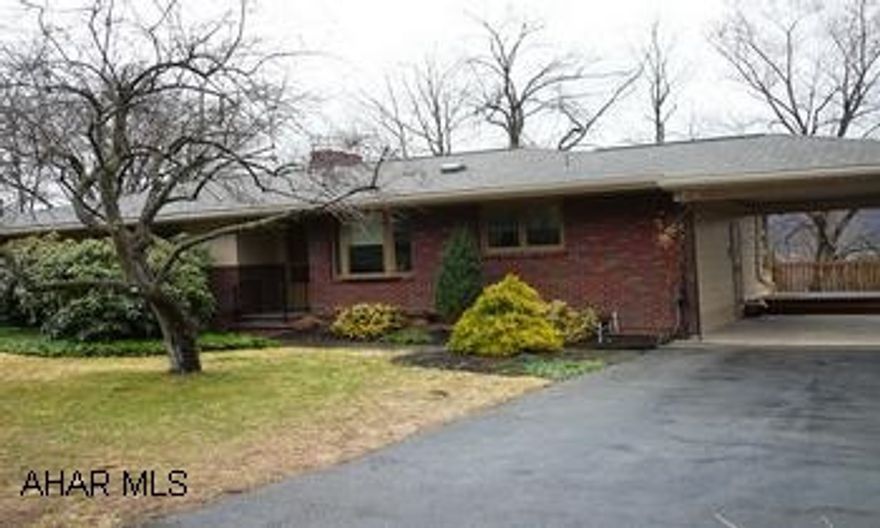 ONE STORY LIVING WITH GREAT VIEW.   CONVENIENCE AND STYLE.  HARDWOOD FLOORS, DECK, FINISHED BASEMENT FAMILY ROOM WITH FIREPLACE.  INTEGRAL GARAGE AND SHED. ONE STORY LIVING WITH GREAT VIEW.   CONVENIENCE AND STYLE.  HARDWOOD FLOORS, DECK, FINISHED BASEMENT FAMILY ROOM WITH FIREPLACE.