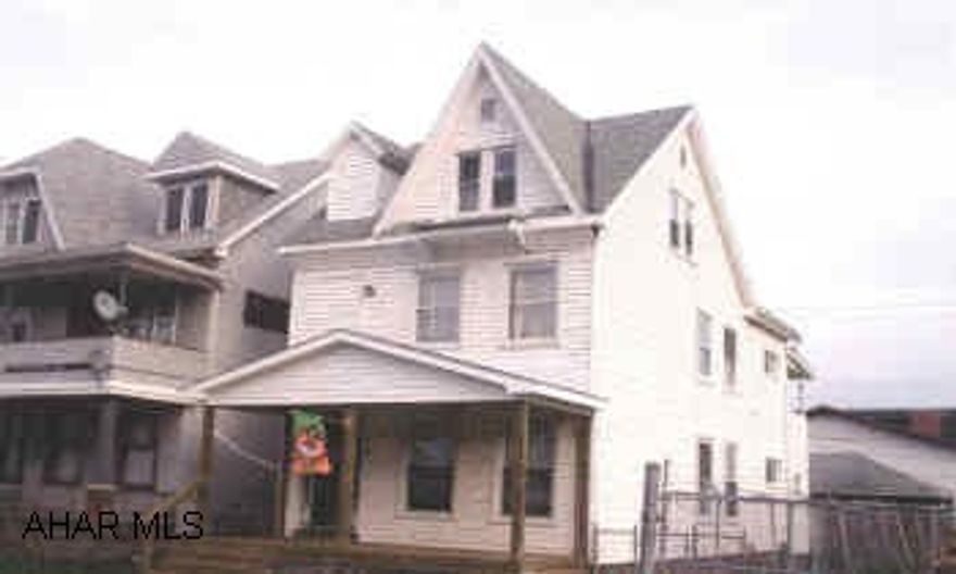 Duplex with separate utilities, garage.  Gross income $590 mo. Duplex with separate utilities, garage.  Gross income $590 mo.