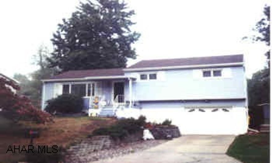 SINGLE STORY.  3 BEDROOMS, FINISHED BASEMENT.MOVE IN CONDITION.