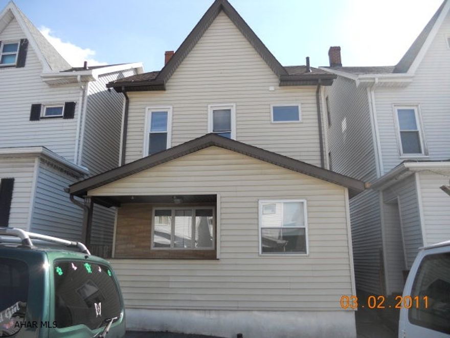 Great remodeled home! New flooring, drywall, roof, modern kitchen and bath. Ready to move right in!