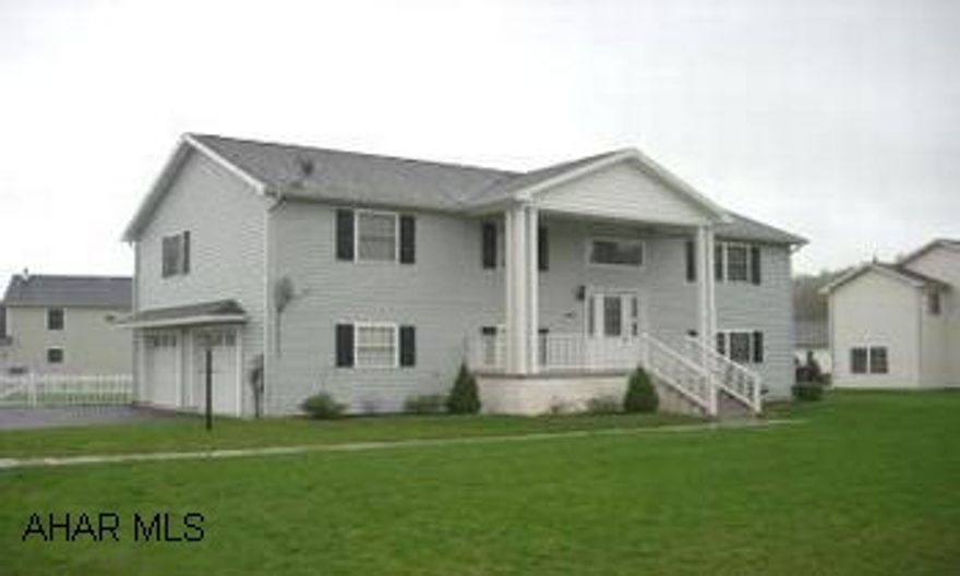 Big bi-level in Helsel development. Spring Cove schools. Built in 2003. RV-sized detached garage in addition to integral 2 car garage. Big bi-level in Helsel development. Spring Cove schools. Built in 2003. RV-sized detached garage in addition to integral 2 car garage.