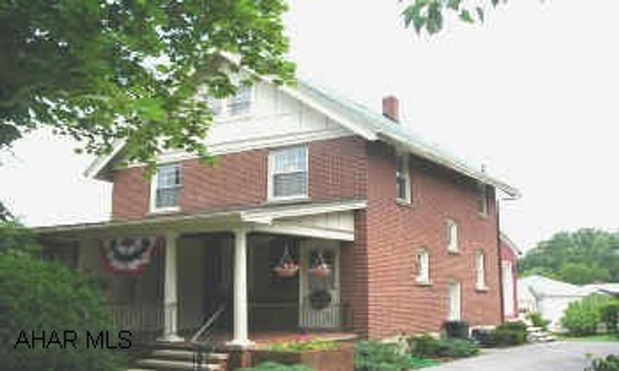 CHARMING ALL BRICK 3 BED WITH UPDATED BATH. EASY ACCESSS ON AND OFF PENN ST. WITH DRIVEWAY TO GARAGE AND REAR ALLEY. CHARMING ALL BRICK 3 BED WITH UPDATED BATH. EASY ACCESSS ON AND OFF PENN ST. WITH DRIVEWAY TO GARAGE AND REAR ALLEY.