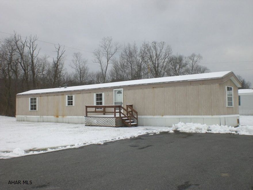 1996 Colony Single wide. 3-Beds, 2 Baths, Kit, LR & Laundry area. Propane FA Heat.