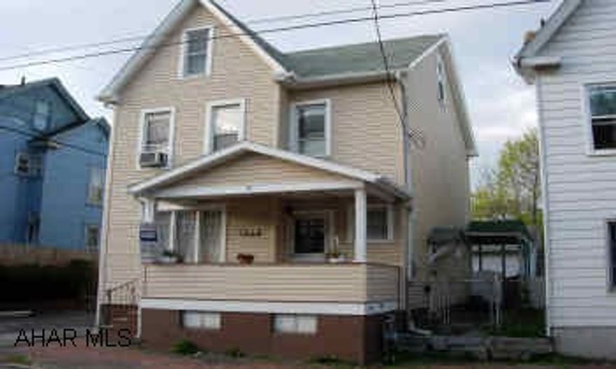 NEW SPOUTING, VINYLSIDING, 100 AMP ELECTRIC, INSULATION, NEW FURNACE & WINDOWS. RENTED AT $425 A MONTH PLUS ALL UTILITIES.