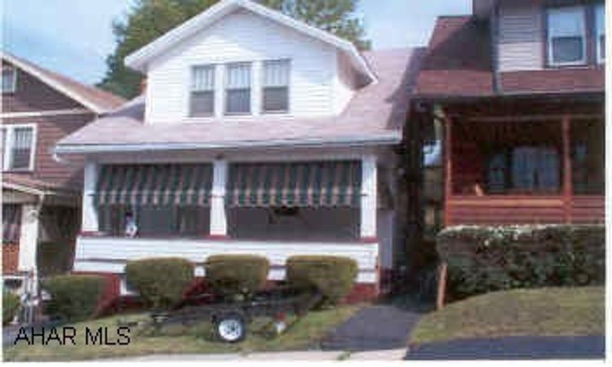 Nice 2 1/2 story - three bedrooms-1 bath - New Florida Room - Good Mechanics.J-568 Nice First Home in a quiet neighborhood.  Front Porch with Awning - New Florida Room on the back.  New carpeting in bedrooms.  Yard totally fenced.  Large closet throughout. J-568