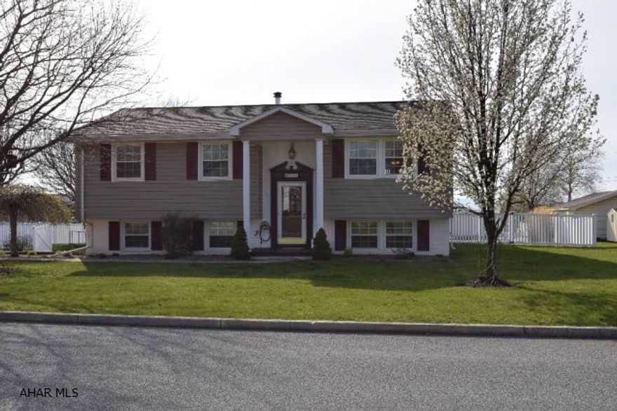 Great split entry home with updated kitchen and open concept into living room and dining room. Extra living space with a downstairs family room, additional bonus room, integral garage and large laundry with direct access to the outside. Fenced in back yard with a great in ground salt water pool with a two year old liner and filter equipment. Priced to sell. Don't delay, you will miss this one. Call listing agent for a showing today.