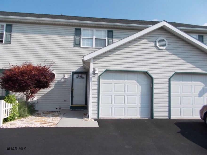 Absolutely lovely Townhouse in Town Edge Villas. Huge master bedroom with 2 walk-in closets and vaulted ceilings. Pretty kitchen and comfortable living and dining rooms opening to nice back yard. Upgrades throughout. Beautifully maintained and ready to move in.