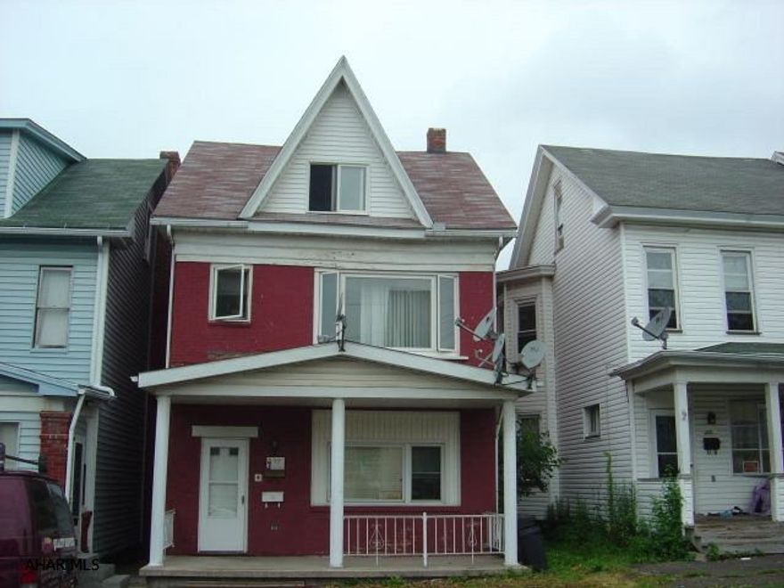Spacious Duplex, 1st floor 2 bedrooms, 2nd floor 3 bedrooms, new furnace.