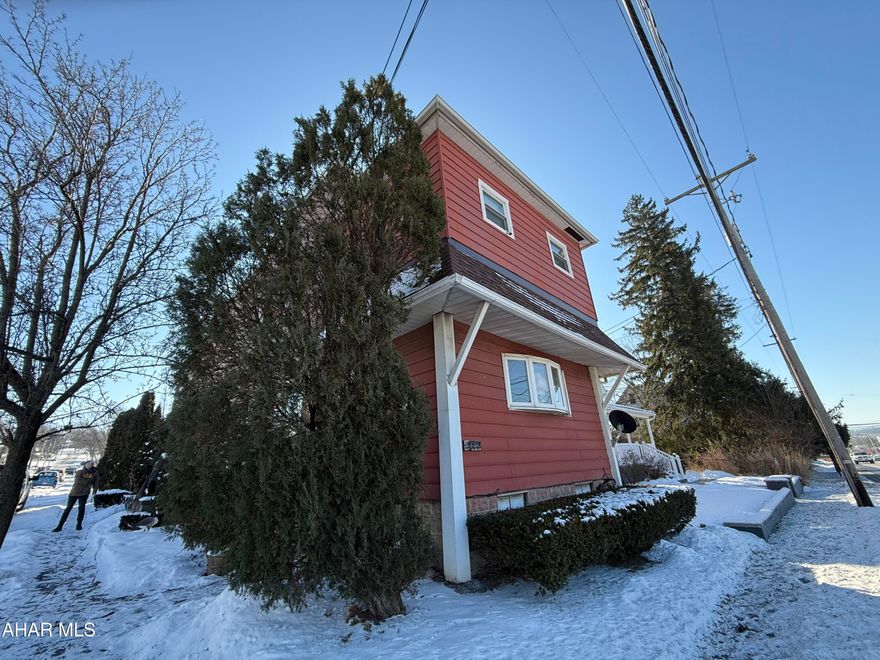 Exceptional rental income opportunity with a 4 - unit property. Three unit are equipped with 1 bedroom and 1 bathroom, and the fourth unit has 2 bedrooms and 1 bathroom. Unit 2 is Vacant 
Additionally, the property features a spacious 2 car garage for potential for extra income.