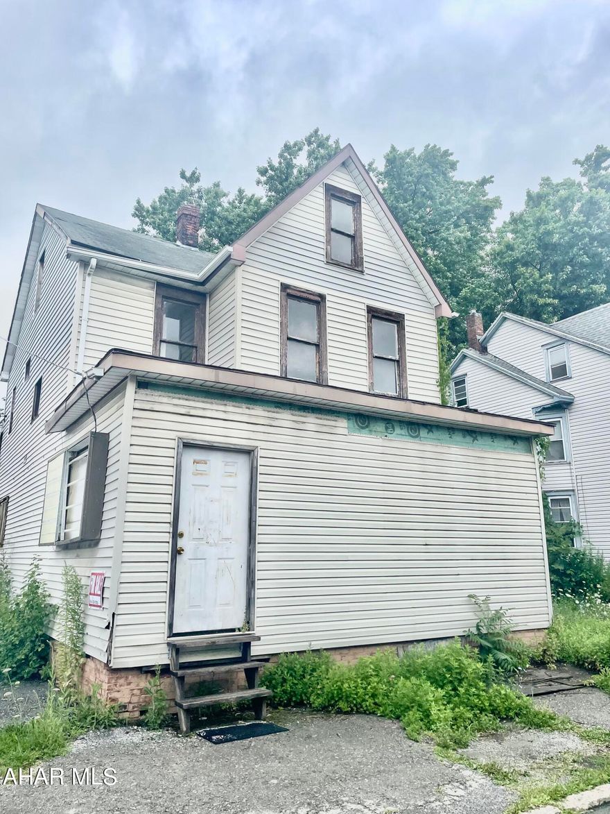 Investment opportunity. As-Is. Investment! Investment! Investment! This property was occupied as a rental, with some improvements it could be build you equity.