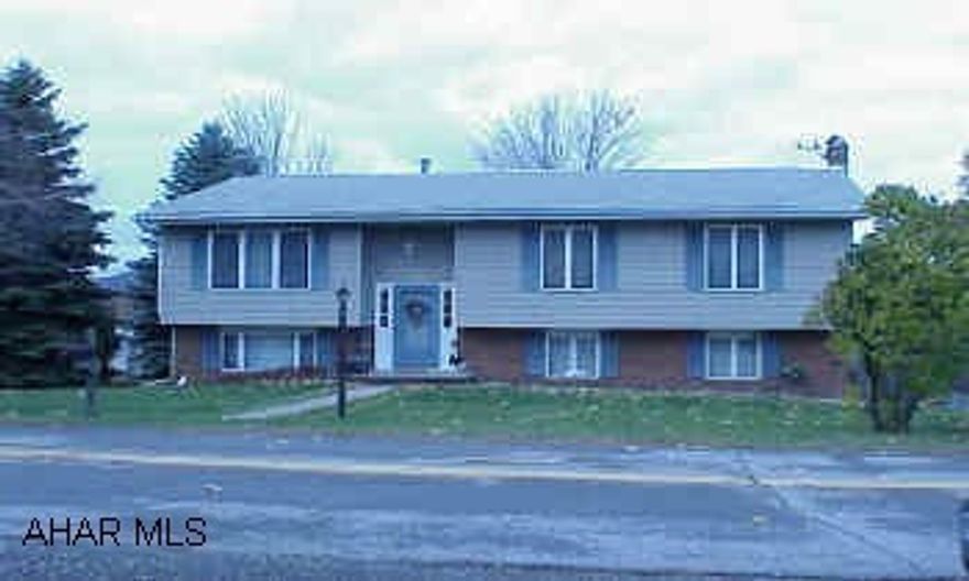 Super split-entry with gorgeous 2-story addition.  Vaulted ceiling in main level family room with skylights.  Huge wet bar in lower level.  Freshly painted and in move-in condition.  24' round above ground pool with multi-tier deck. Super split-entry with gorgeous 2-story addition.  Vaulted ceiling in main level family room with skylights.  Huge wet bar in lower level.  Freshly painted and in move-in condition.  24' round above ground pool with multi-tier deck.