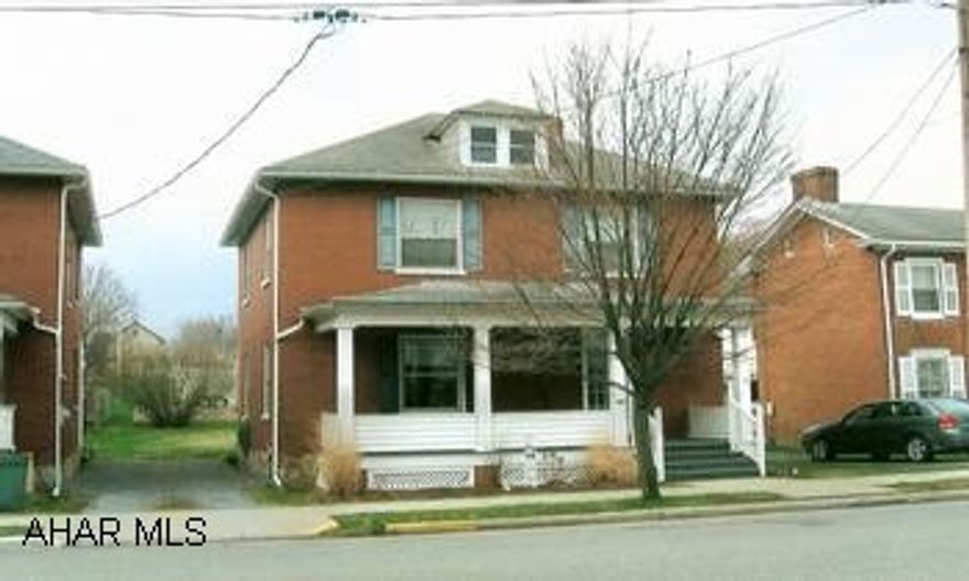 2-Story Brick with various uses. 2-Story Brick with various uses. Could be a residential home with all the in-town conveniences. Would make a good investment for someone looking for rental potential. Could also be used as an office with easy access to the courthouse, post office, banks and downtown. Home has 4 bedrooms upstairs, but 1 bedroom could be converted into another bath, or an upstairs laundry room.