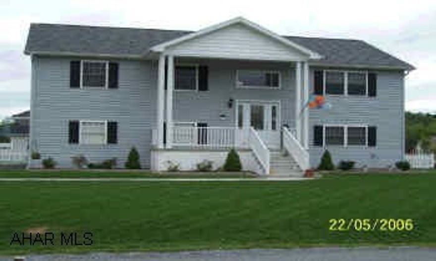 Well-maintained, beautifully decorated Bi-level home in the Helsel Dev.  Open floor plan with beautiful oak cabinets in the kitchen and covered deck off of the dining room.  Fenced yard, 2 car integral garage + 2 car detached garage.  Plenty of storage!   Well-maintained, beautifully decorated Bi-level home in the Helsel Dev.  Open floor plan with beautiful oak cabinets in the kitchen and covered deck off of the dining room.  Walk out onto covered patio from the family room.  Fenced yard, 2 car integral garage + 2 car detached garage.  Plumbed for Central Vac. Plenty of storage!  Call Linda @ 329-3076 to schedule your showing.