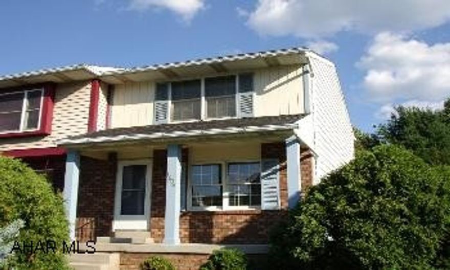 Nice end unit townhouse in Penn Farms. New roof in 2004, new deck 2006. All appliances included. Average electric. $88 monthly.  Nice end unit townhouse in Penn Farms. New roof in 2004, new deck 2006. All appliances included. Average electric $88 monthly. Taxes can be appealed and probably lowered  in 2007. (Ask listing agent) Owner is relative of listing agent. NO ASSOCIATION FEE!